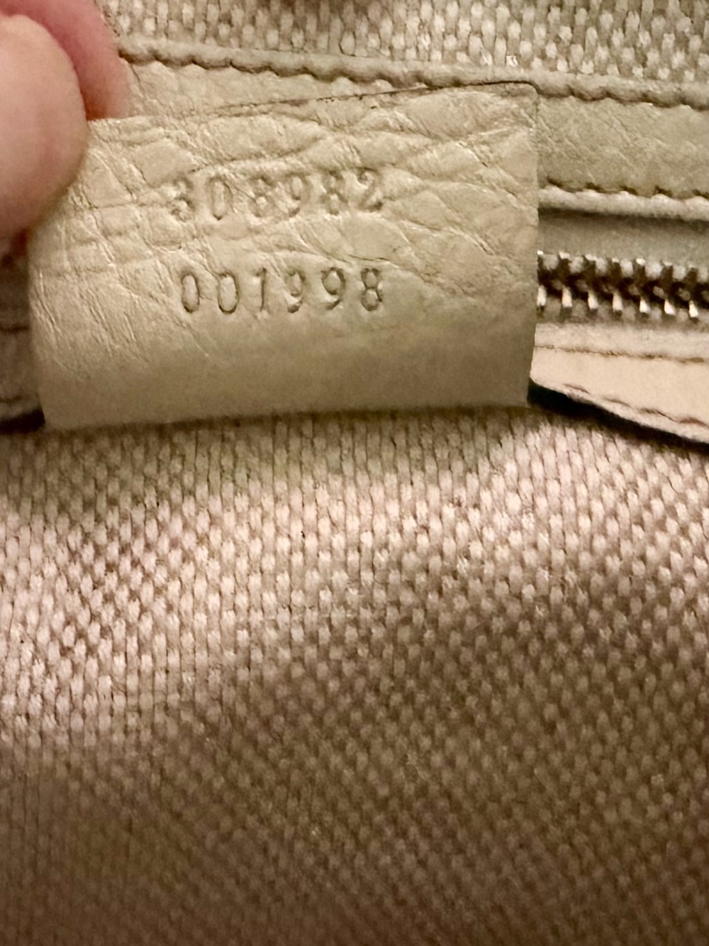 Gucci Cream Leather Shoulder Bag with Gold Chain Straps - Picture 5 of 10